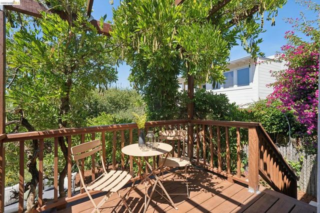 1915 Clemens Rd, Oakland, CA 94602