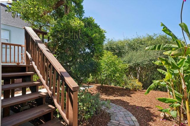 1915 Clemens Rd, Oakland, CA 94602