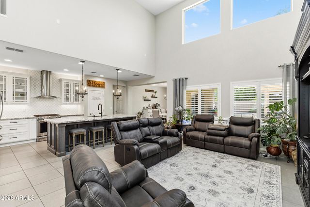 17327 W STRAIGHT ARROW Lane, Surprise, AZ 85387
