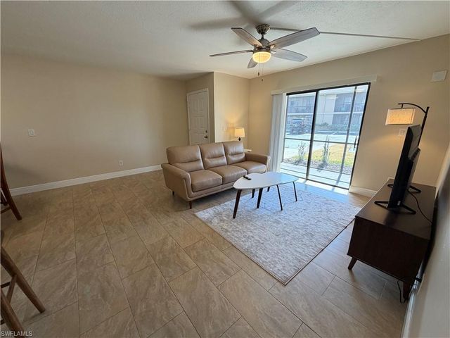 5327 Summerlin RD 2707, Fort Myers, FL 33919