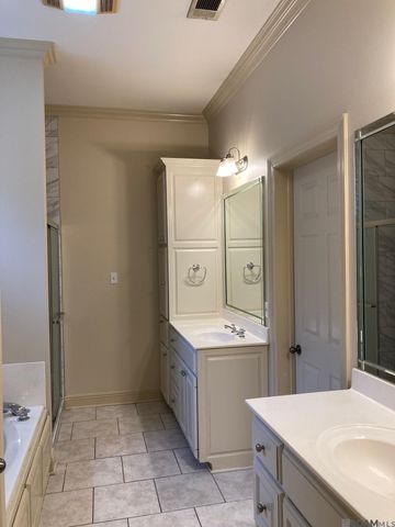 10655 Woodland Oaks, Baton Rouge, LA 70809