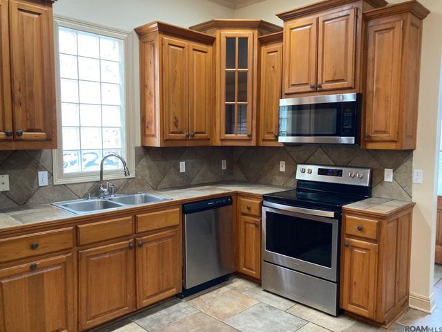 10655 Woodland Oaks, Baton Rouge, LA 70809