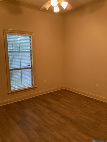10655 Woodland Oaks, Baton Rouge, LA 70809