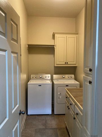 10655 Woodland Oaks, Baton Rouge, LA 70809