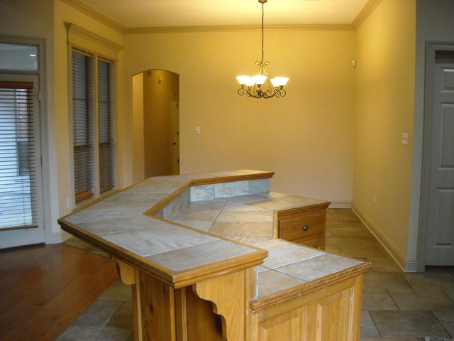 10655 Woodland Oaks, Baton Rouge, LA 70809