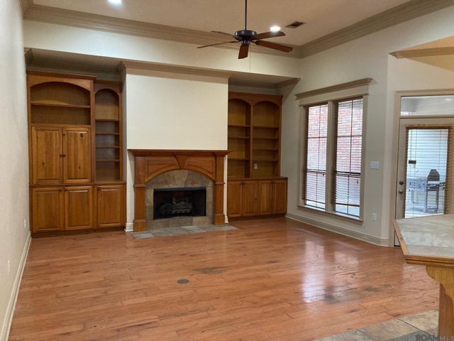 10655 Woodland Oaks, Baton Rouge, LA 70809