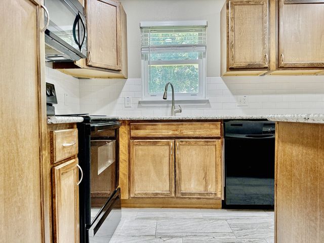 101 Twining Drive, Denison, TX 75020