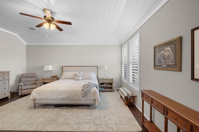 26 Briarwood Lane, Bellville, TX 77418