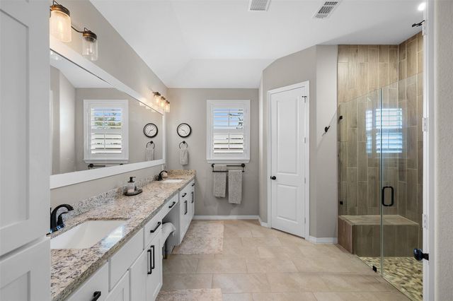 26 Briarwood Lane, Bellville, TX 77418