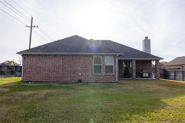 26 Briarwood Lane, Bellville, TX 77418