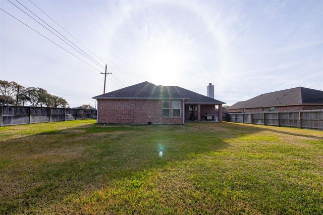 26 Briarwood Lane, Bellville, TX 77418