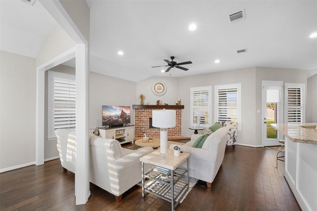 26 Briarwood Lane, Bellville, TX 77418