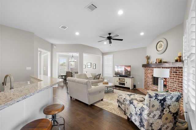 26 Briarwood Lane, Bellville, TX 77418