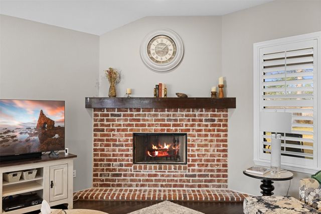 26 Briarwood Lane, Bellville, TX 77418