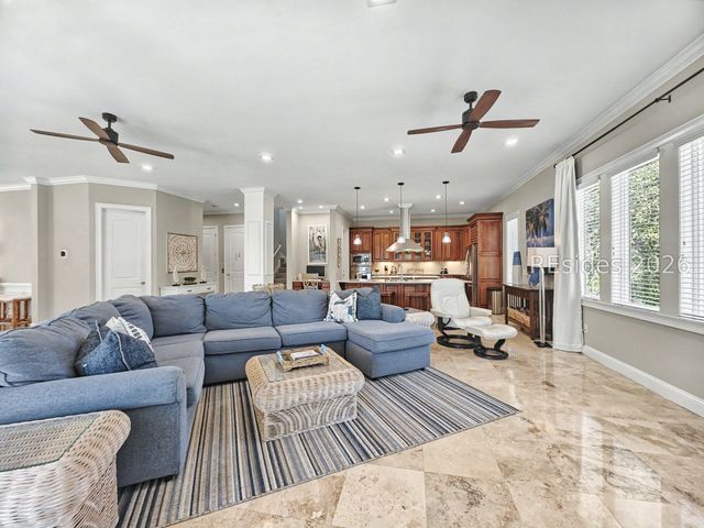 7 Abalone Ln, Hilton Head Island, SC 29928