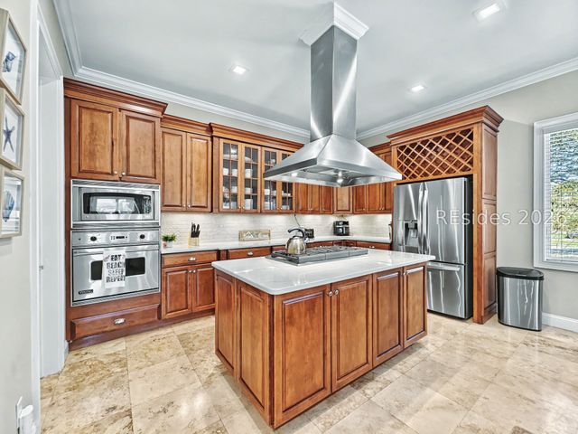 7 Abalone Ln, Hilton Head Island, SC 29928