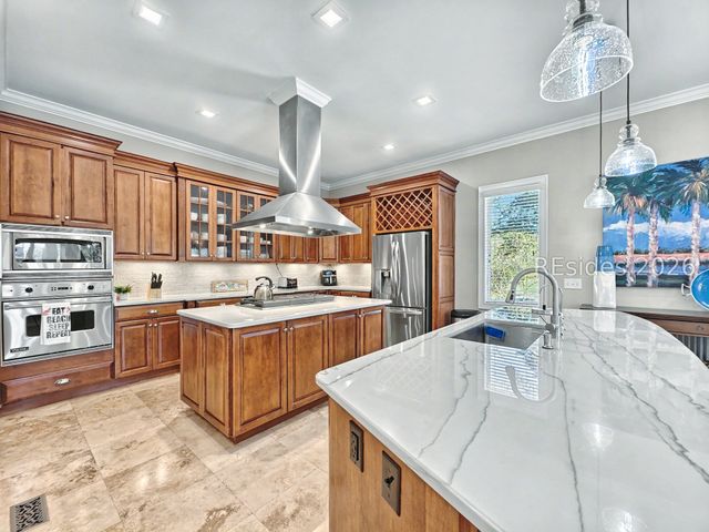 7 Abalone Ln, Hilton Head Island, SC 29928