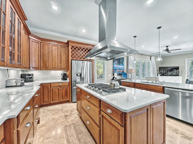 7 Abalone Ln, Hilton Head Island, SC 29928