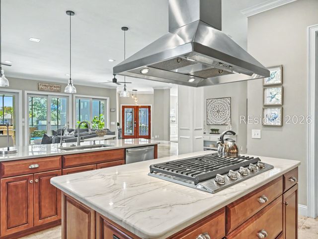 7 Abalone Ln, Hilton Head Island, SC 29928