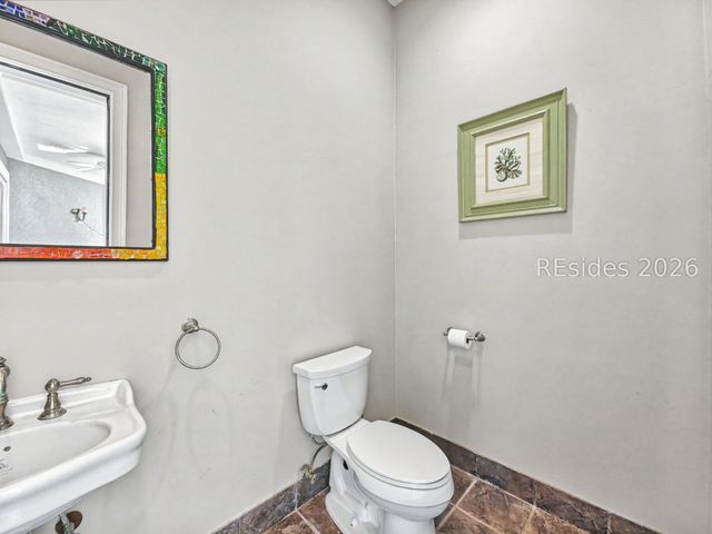 7 Abalone Ln, Hilton Head Island, SC 29928