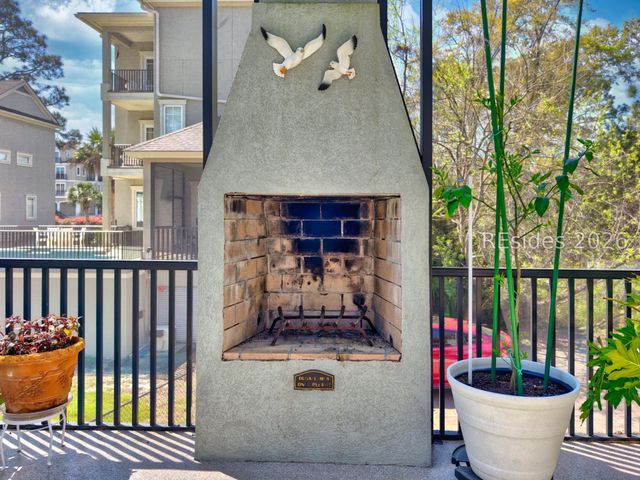 7 Abalone Ln, Hilton Head Island, SC 29928