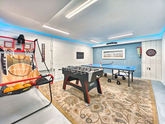 7 Abalone Ln, Hilton Head Island, SC 29928