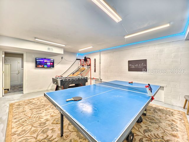 7 Abalone Ln, Hilton Head Island, SC 29928