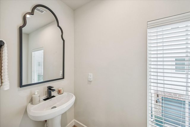 4919 Avenue J, Houston, TX 77011