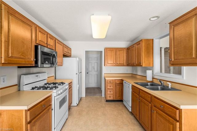 210 Silver Creek Trail, Kernersville, NC 27284