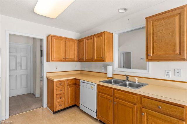 210 Silver Creek Trail, Kernersville, NC 27284