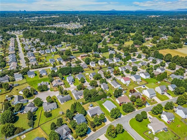 210 Silver Creek Trail, Kernersville, NC 27284