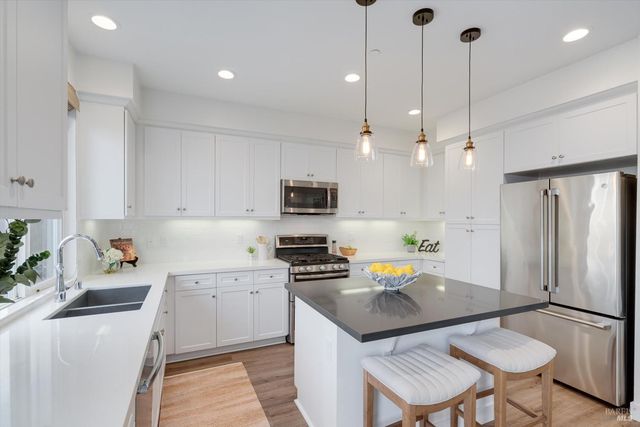 1601 Rose Clover St, Santa Rosa, CA 95403