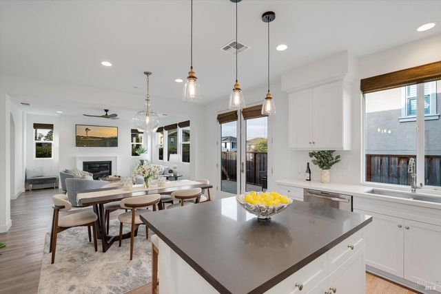 1601 Rose Clover St, Santa Rosa, CA 95403