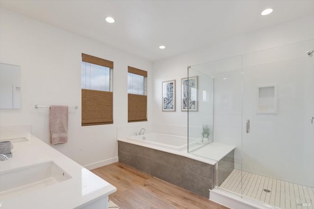 1601 Rose Clover St, Santa Rosa, CA 95403