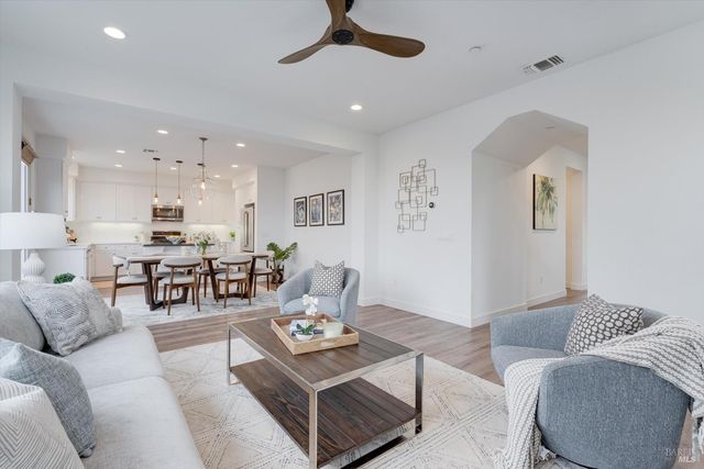 1601 Rose Clover St, Santa Rosa, CA 95403