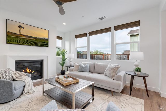 1601 Rose Clover St, Santa Rosa, CA 95403