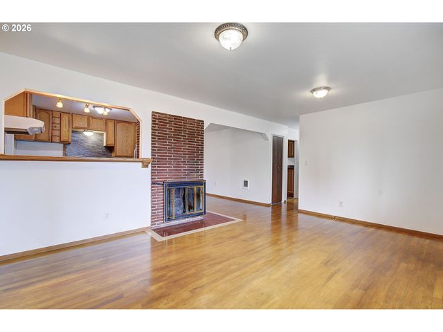 9234 Se SALMON St, Portland, OR 97216