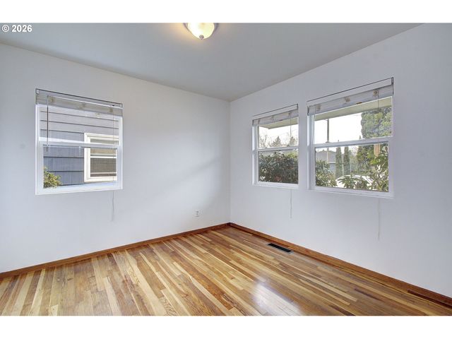 9234 Se SALMON St, Portland, OR 97216