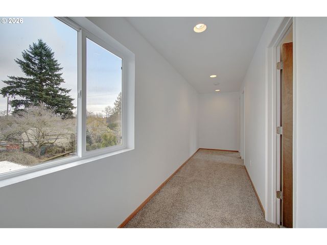 9234 Se SALMON St, Portland, OR 97216