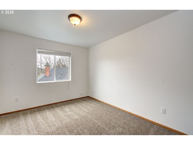 9234 Se SALMON St, Portland, OR 97216