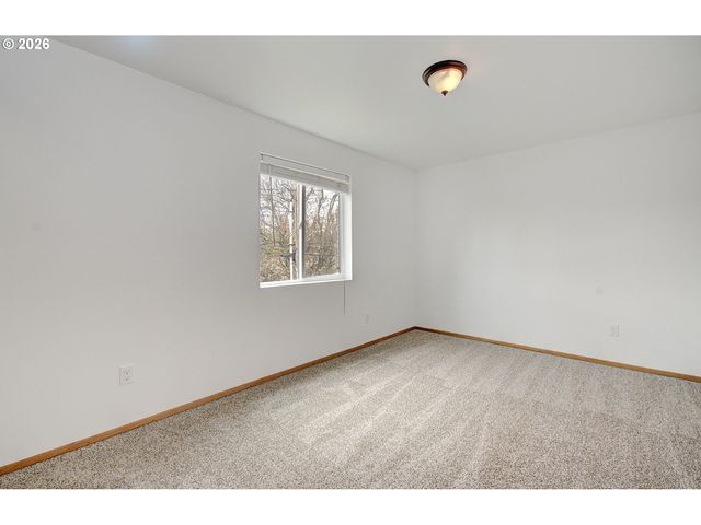 9234 Se SALMON St, Portland, OR 97216