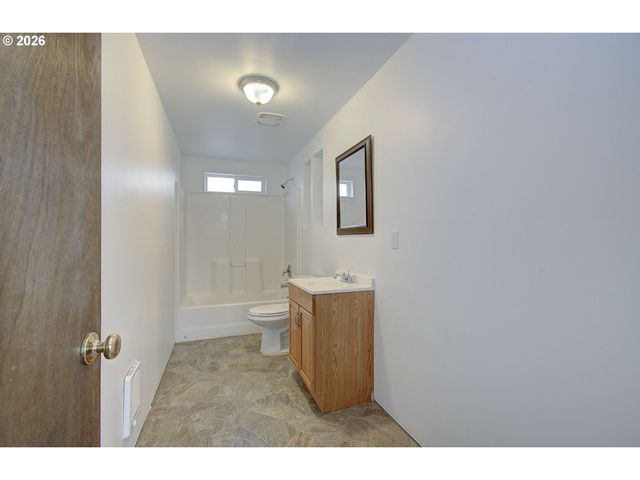 9234 Se SALMON St, Portland, OR 97216