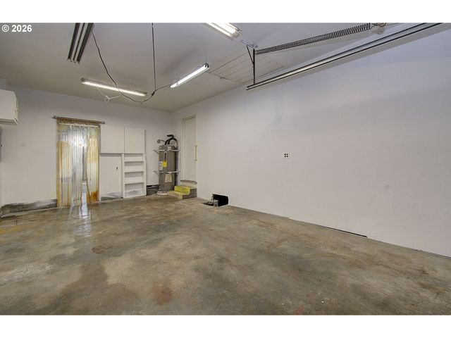 9234 Se SALMON St, Portland, OR 97216