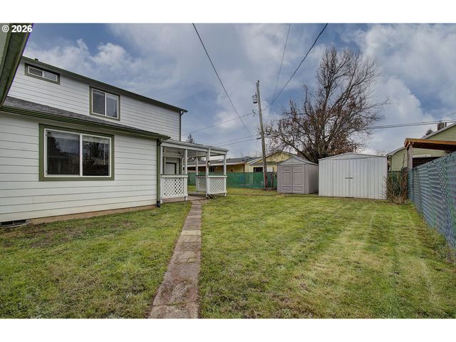 9234 Se SALMON St, Portland, OR 97216