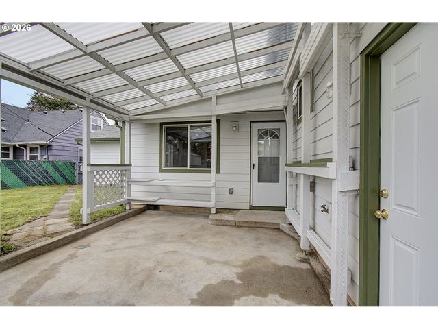 9234 Se SALMON St, Portland, OR 97216