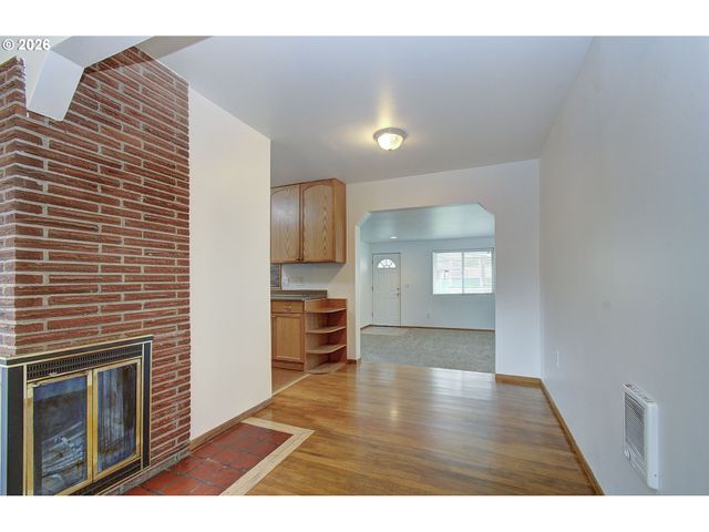 9234 Se SALMON St, Portland, OR 97216