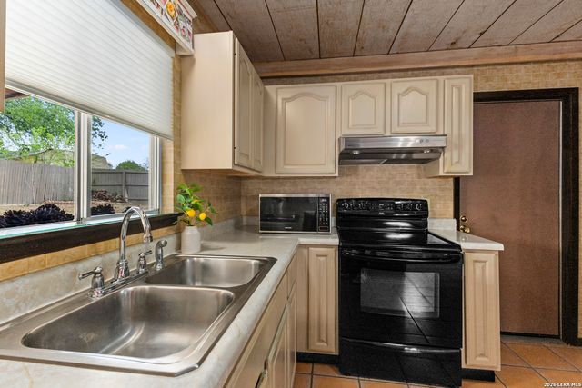 13207 De La Vista, San Antonio, TX 78233