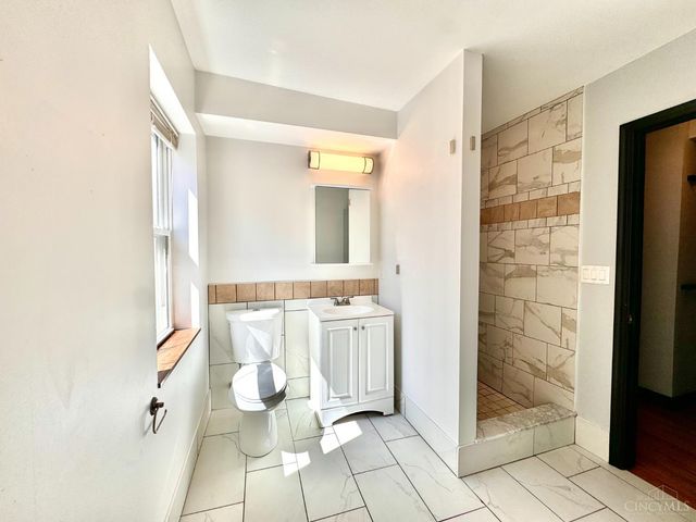 226 Clifton, Cincinnati, OH 45202