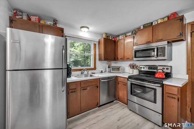 54 Exeter Road, Hamden, CT 06518