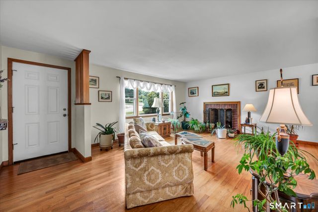 54 Exeter Road, Hamden, CT 06518